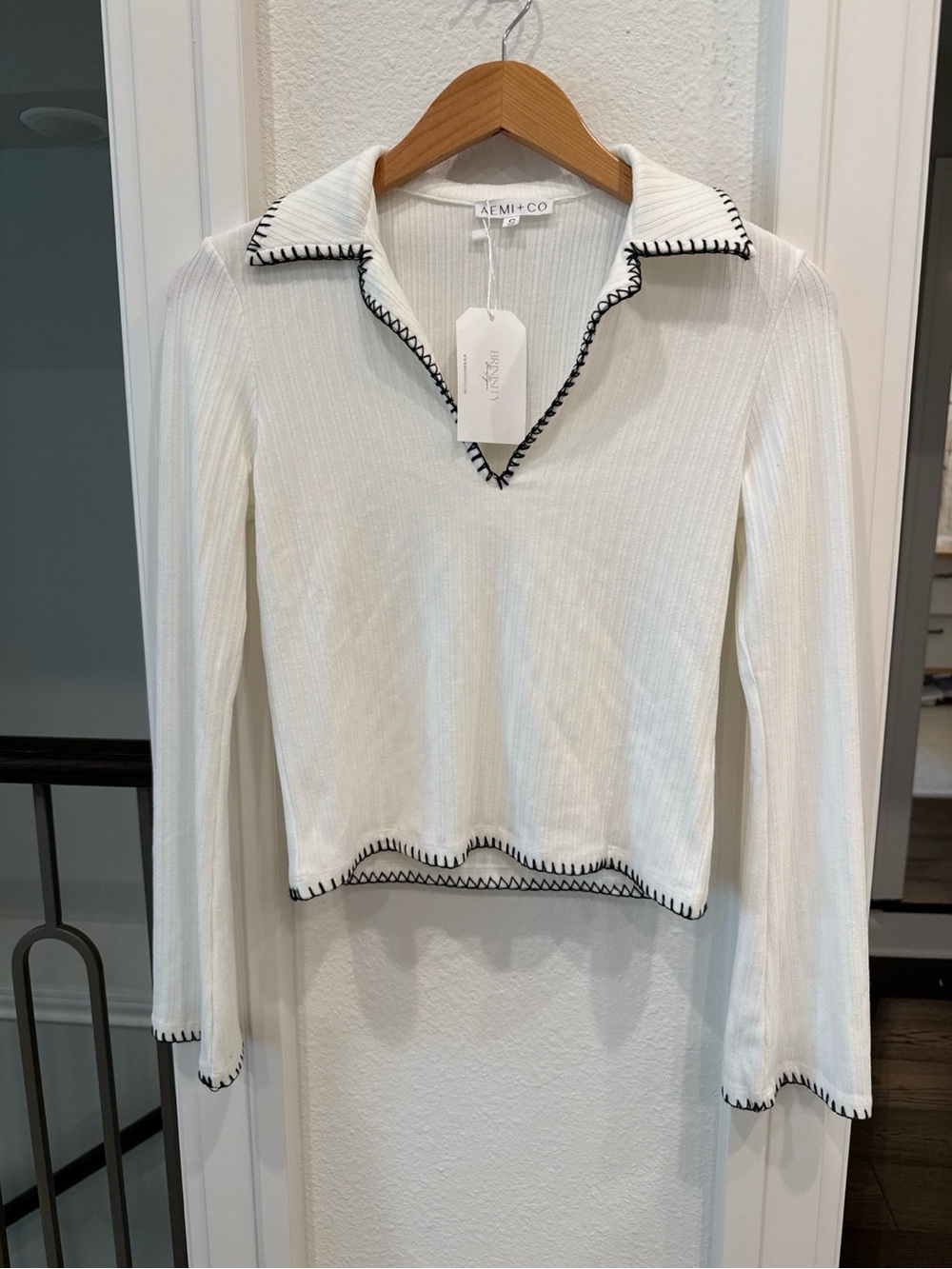 AEMI + CO Ribbed Contrast Stitch Collared Top NWT Small Y2K Coastal Chic - Picture 2 of 4